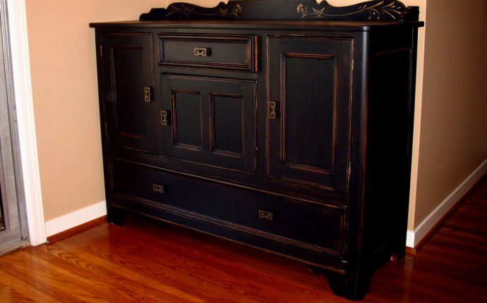 How to Paint Furniture to Look Antique?