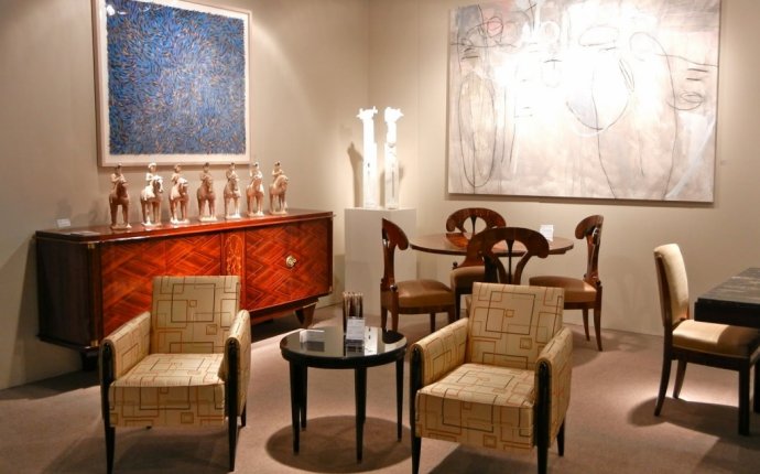 Mixing Antiques With Modern Furniture Auction Decorating Mixing