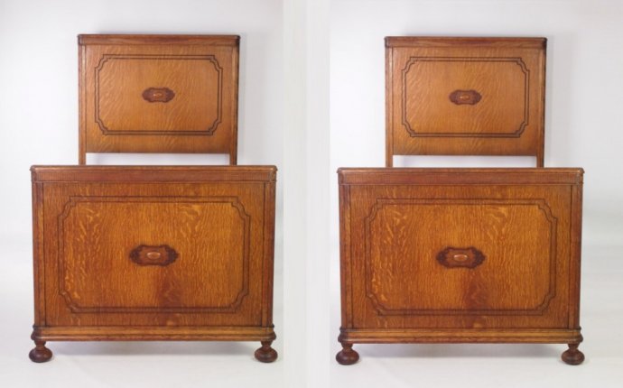 Pair Of Single Oak Beds With Bases | 422726 | Sellingantiques.co.uk