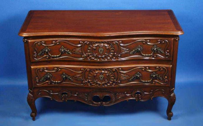 Reproduction Antique Chest of Drawers For Sale | Antiques.com