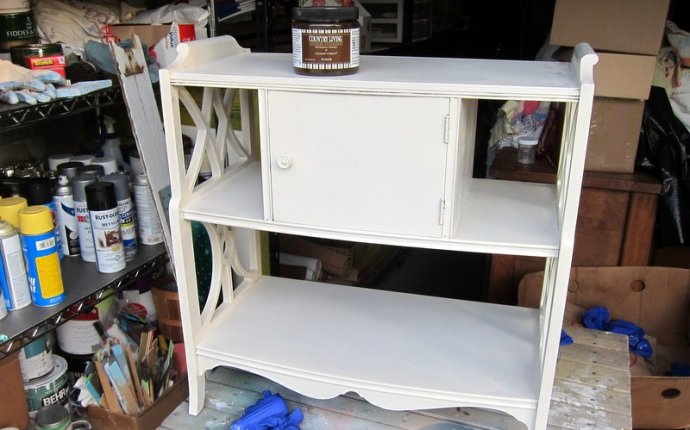 Table With Antiqued Effect / 5 Days Of White Furniture-Petticoat