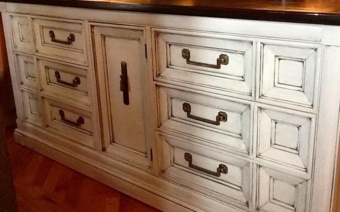 Vintage Thomasville dresser painted antique white, glazed with
