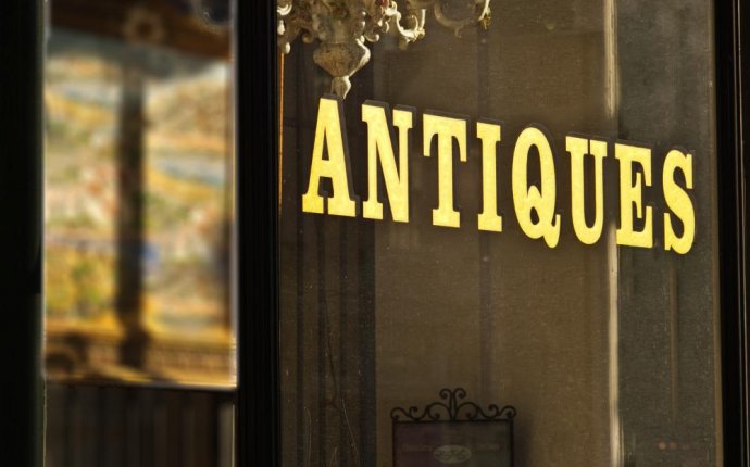 What is the Difference Between Vintage and Antique?