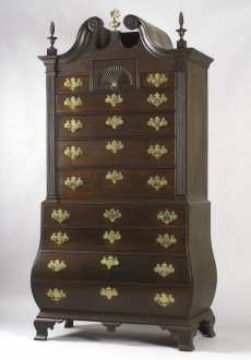 American Antique Furniture | Chippendale Mahogany Bombe Chest-on-Chest American Antique Furniture | Chippendale Mahogany Bombe Chest-on-Chest