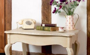 Creating a French country look paint effect