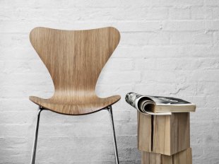 The Series 7 chair by Fritz Hansen provides timeless design in natural colours